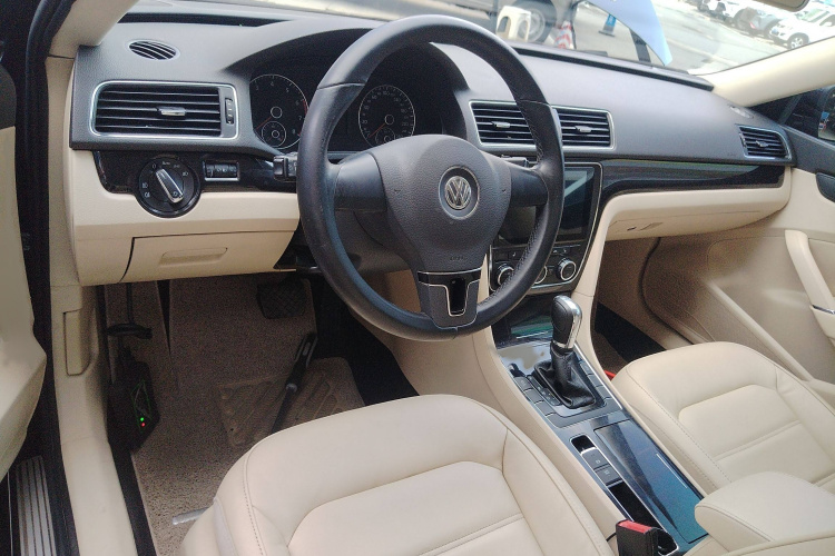 大众 帕萨特 2013款 1.8TSI DSG尊荣版中控内饰7002