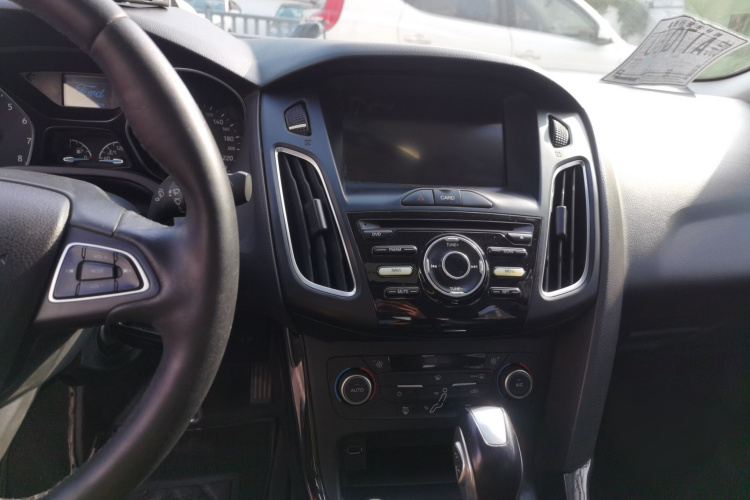 福特 福克斯 2018款 三厢经典 EcoBoost 125 自动超能风尚型智行版局部细节16