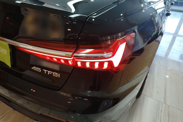 奥迪A6L 2022款 45 TFSI 臻选动感型车身外观9