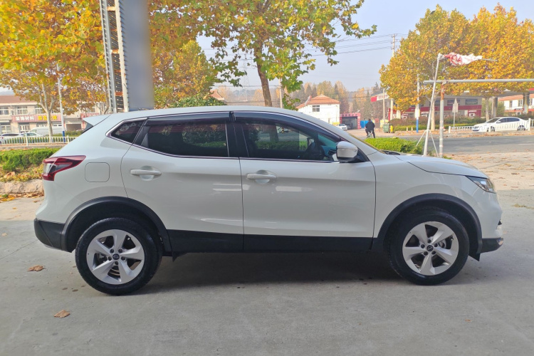 日产 逍客 2023款 经典 2.0L CVT XV舒适版车身外观6002