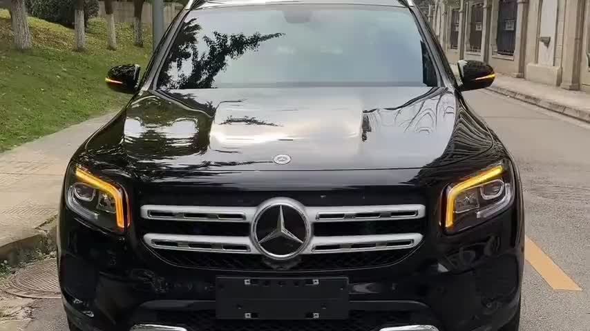 奔驰GLB 2023款 GLB 220 动感型实拍1