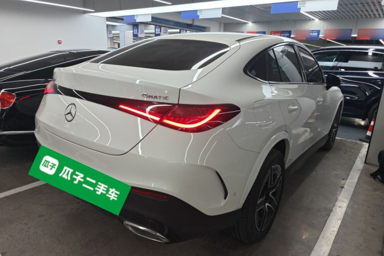 奔驰GLC轿跑 2024款 GLC 260 4MATIC 轿跑SUV车身外观7