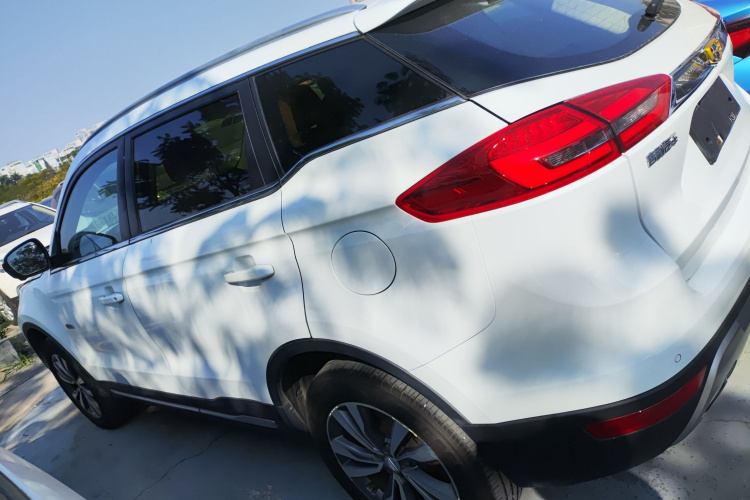 吉利汽车 博越 2016款 1.8TD 自动智尊型车身外观4