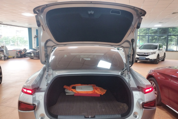 小鹏P7 2022款 480N+局部细节23