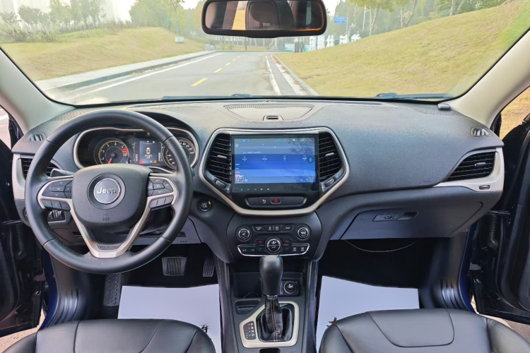 Jeep 自由光 2016款 2.4L 领先版中控内饰7001