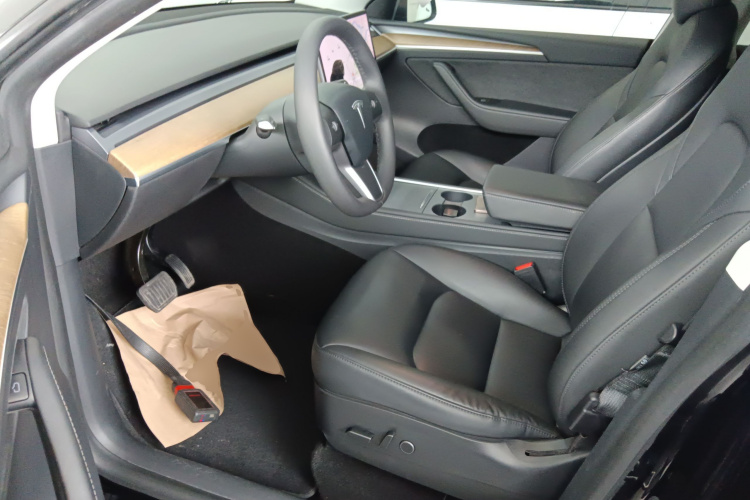 特斯拉 Model Y 2021款 长续航全轮驱动版中控内饰19