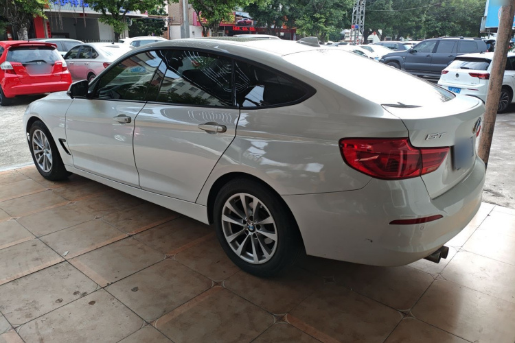 宝马3系GT 2017款 320i 时尚型车身外观4