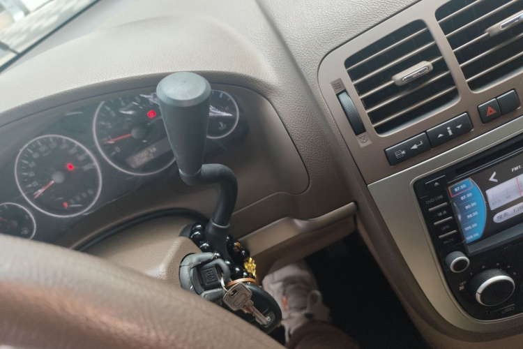 别克GL8 2014款 2.4L 经典版局部细节18