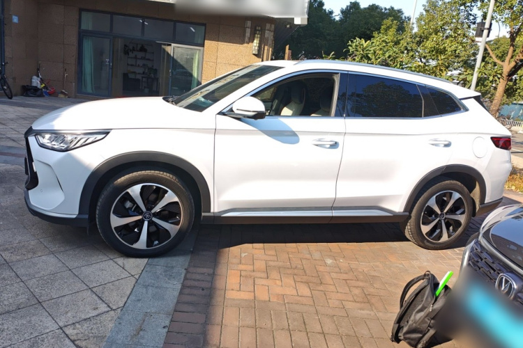 比亚迪 宋PLUS新能源 2023款 冠军版 DM-i 110KM 旗舰PLUS车身外观6003