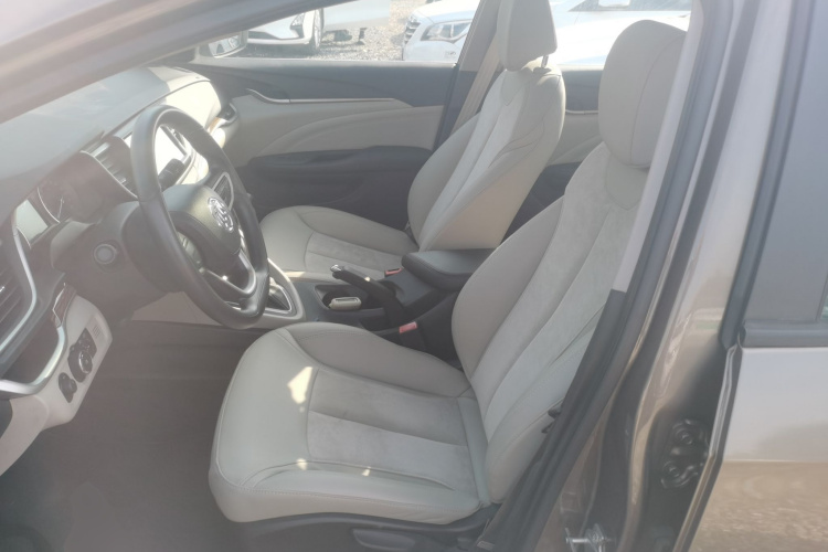 别克 英朗 2015款 15N 自动豪华型中控内饰19