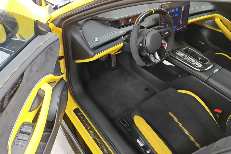 小米汽车 小米SU7 Ultra 2025款 Ultra中控内饰7003