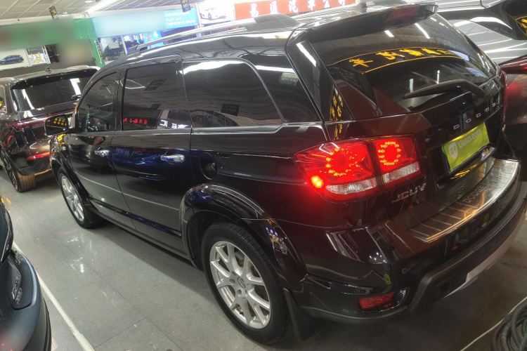 道奇 酷威 2013款 2.4L 两驱尊尚版车身外观4