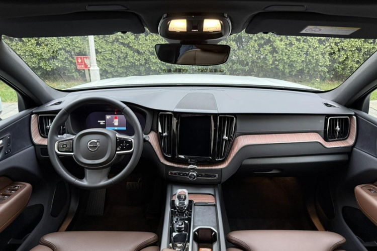 沃尔沃XC60 2025款 B5 四驱智远豪华版中控内饰7001