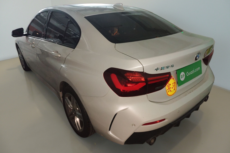 宝马1系 2023款 120i M运动曜夜版车身外观5