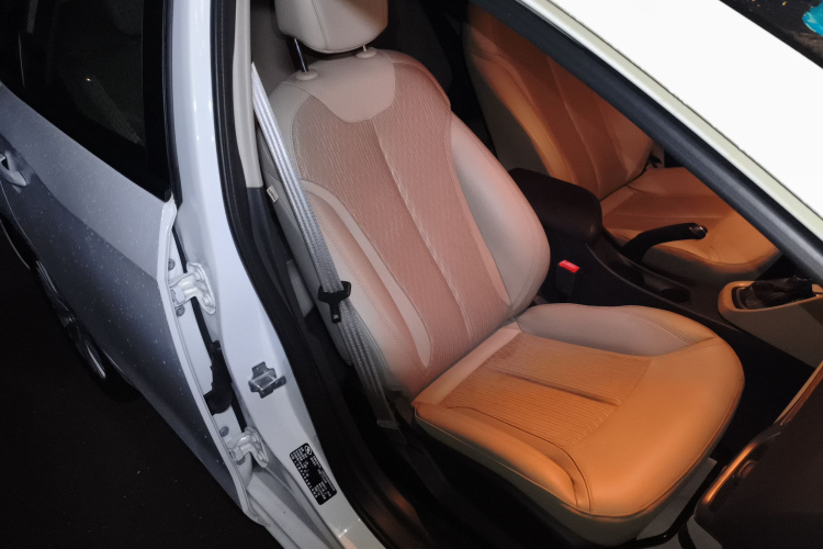 别克 英朗 2016款 15N 自动精英型局部细节41