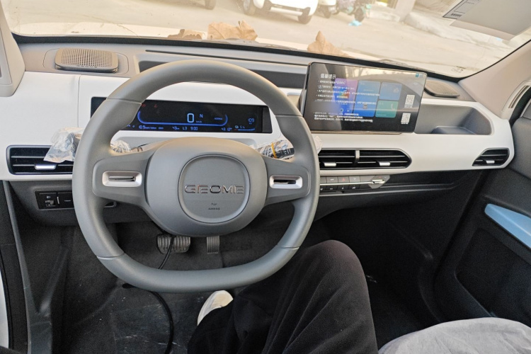 吉利银河 2024款 熊猫mini 200km 耐力熊中控内饰7002