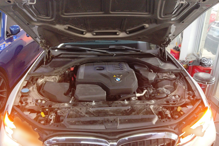 宝马3系 2021款 改款 320Li M运动套装机舱底盘24