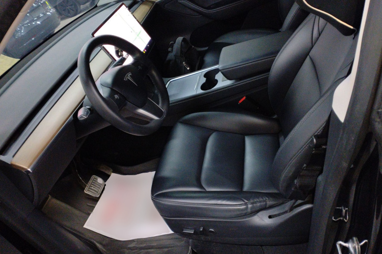 特斯拉 Model Y 2021款 标准续航后驱版中控内饰19