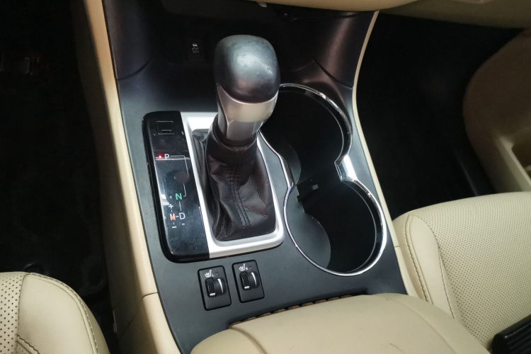 丰田 汉兰达 2017款 2.0T 四驱豪华版 7座局部细节18