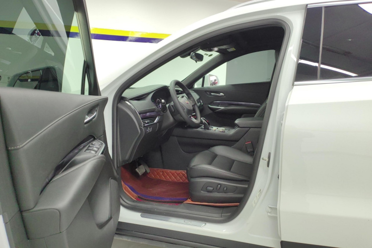 凯迪拉克XT4 2022款 28T 两驱风尚型中控内饰19