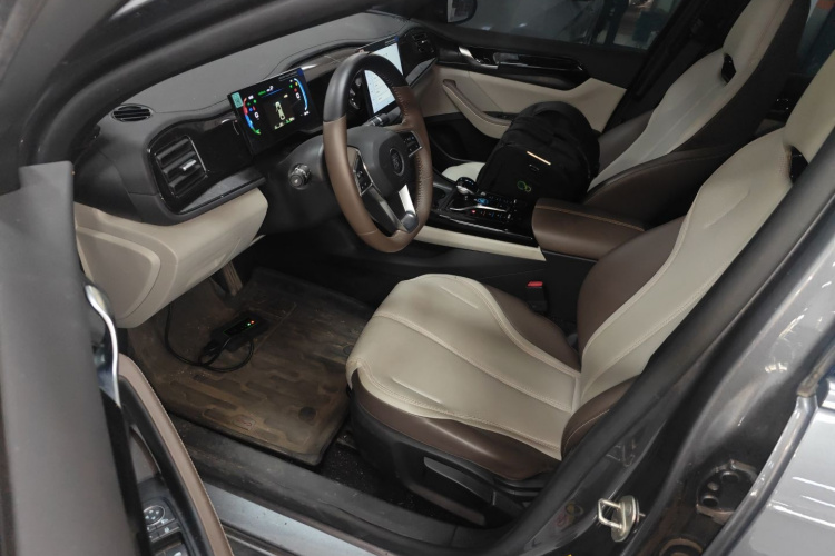 比亚迪 秦PLUS 2024款 荣耀版 DM-i 55KM领先型中控内饰20