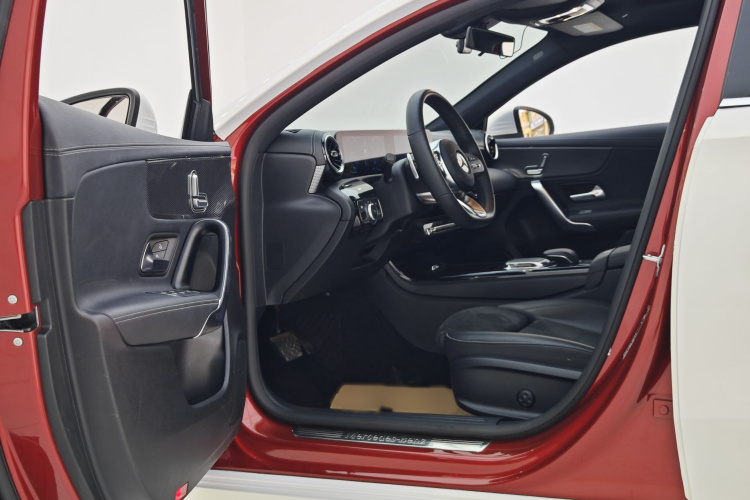 奔驰A级 2019款 A 200 L 运动轿车中控内饰7009