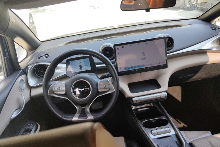 比亚迪 海豚 2023款 420km 时尚版中控内饰13