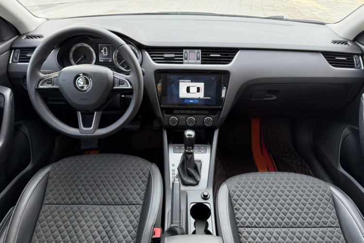 斯柯达 明锐 2019款 旅行车 TSI280 DSG豪华版 国VI中控内饰7002