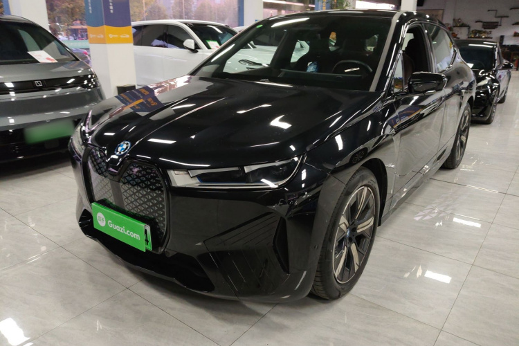 宝马iX 2023款 xDrive40车身外观1