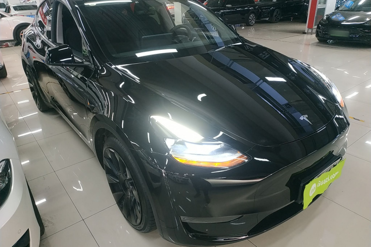 特斯拉 Model Y 2021款 长续航全轮驱动版车身外观3