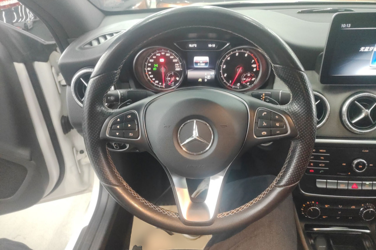 奔驰CLA 2018款 CLA 200 动感型局部细节13