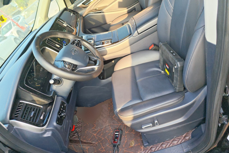 广汽传祺 传祺M8 2021款 大师系列 390T 尊贵版中控内饰19