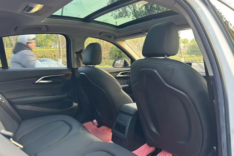 宝马1系 2019款 118i M运动套装中控内饰7001