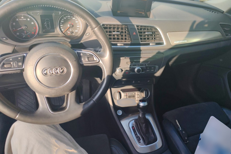 奥迪Q3 2016款 40 TFSI quattro 全时四驱风尚型中控内饰7002