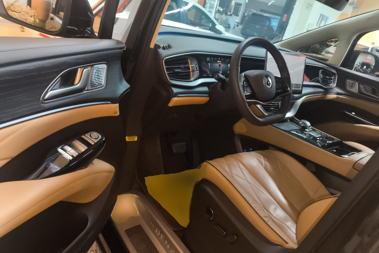 腾势D9 2024款 DM-i 980 四驱旗舰型中控内饰20