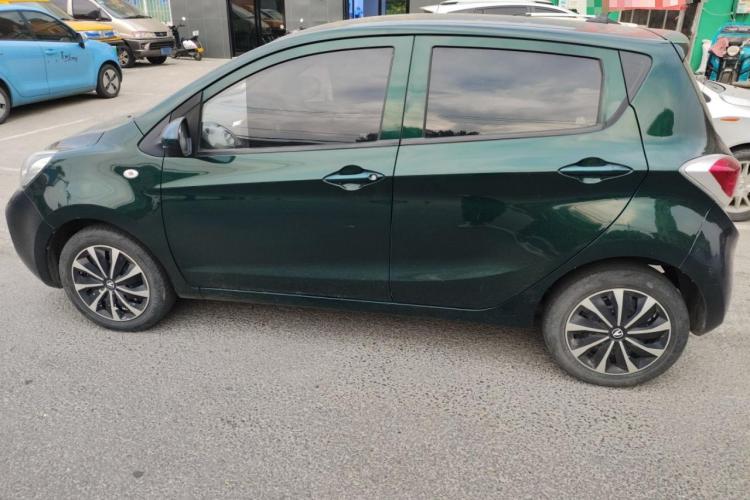 长安欧尚 奔奔E-Star 2021款 国民版 心悦版 磷酸铁锂（31.86kWh）车身外观4