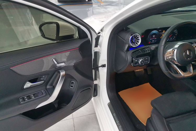 奔驰A级 2022款 改款三 A 200 L 运动轿车时尚型中控内饰20