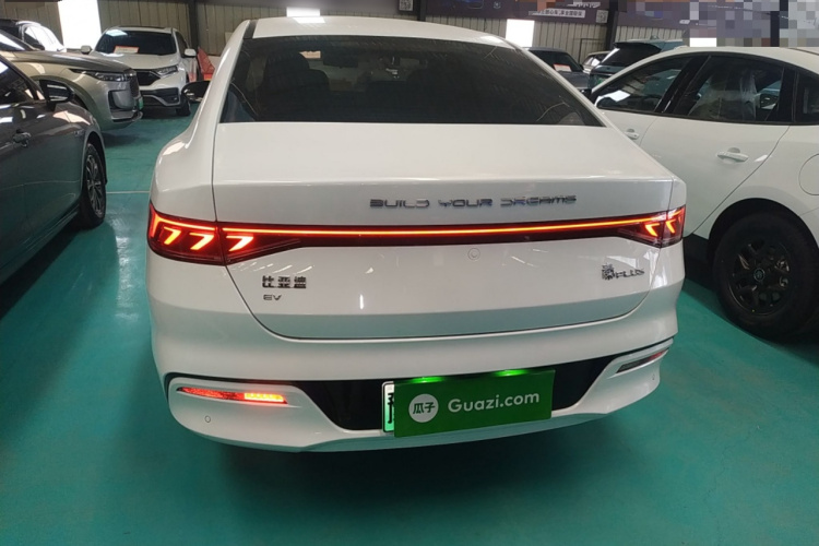 比亚迪 秦PLUS 2024款 荣耀版 EV 420KM领先型车身外观6