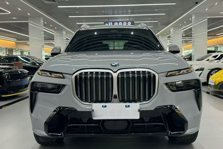 宝马X7 2023款 xDrive40i 尊享型M运动套装车身外观6004