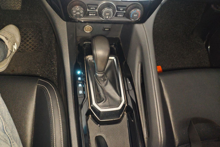 江铃 驭胜S350 2016款 2.0T 自动两驱汽油超豪华版7座局部细节18