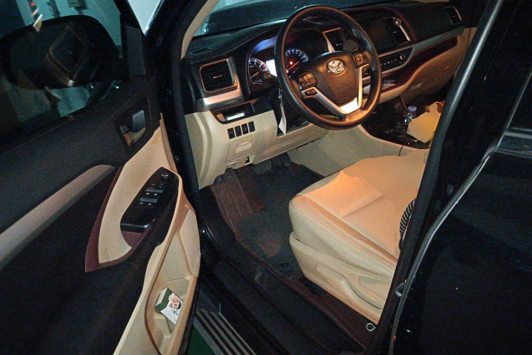 丰田 汉兰达 2015款 2.0T 两驱精英版 7座中控内饰20