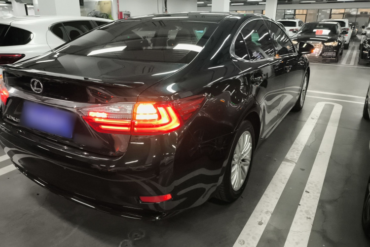 雷克萨斯ES 2015款 200 精英版车身外观7