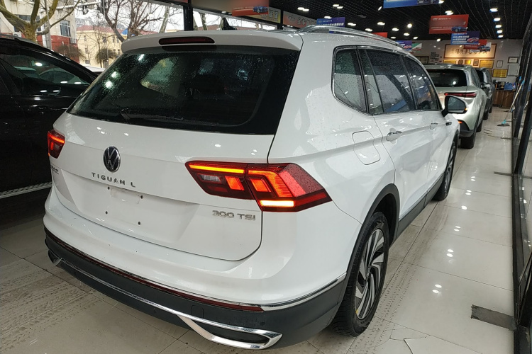 大众 途观L 2024款 300TSI 自动两驱智享版车身外观7