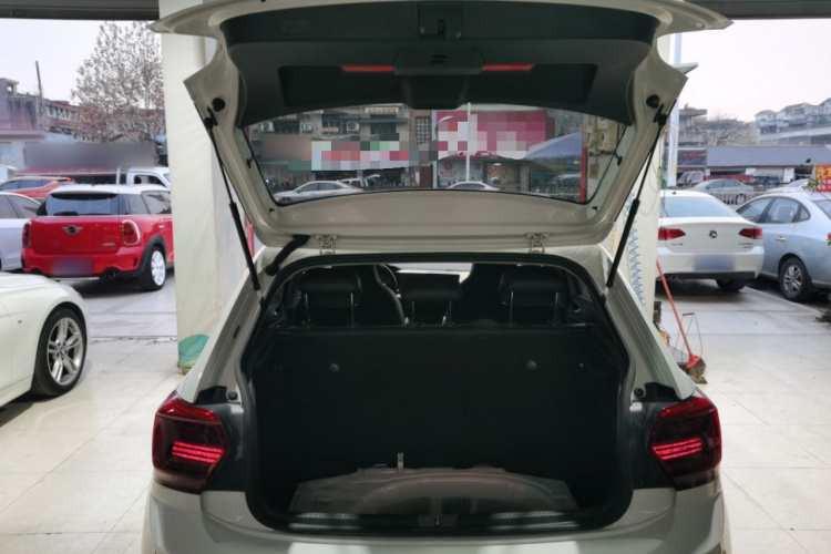 大众 Polo 2023款  Plus 1.5L 自动炫彩科技版机舱底盘23