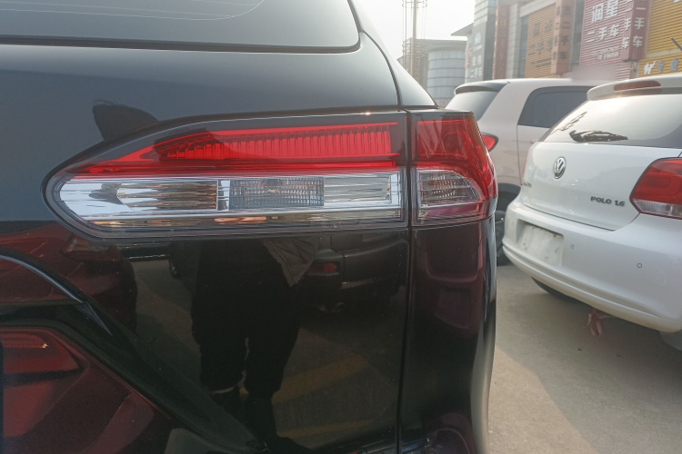 丰田 锋兰达 2023款 2.0L CVT精英版车身外观6006