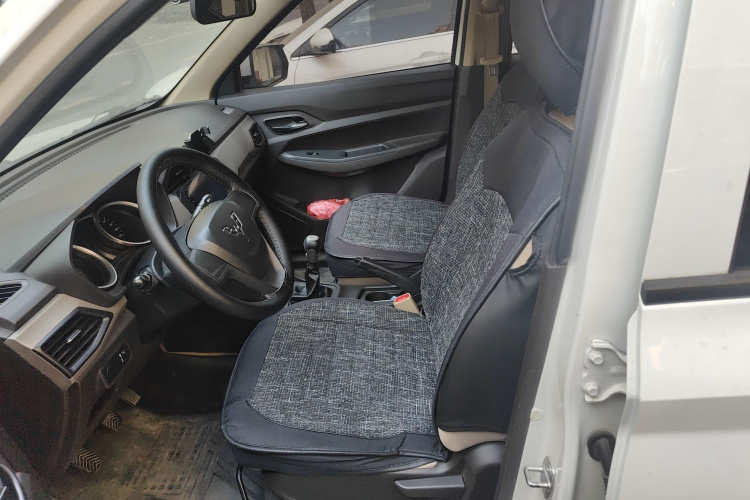 五菱汽车 五菱宏光 2018款 1.5L S标准型L2B中控内饰19