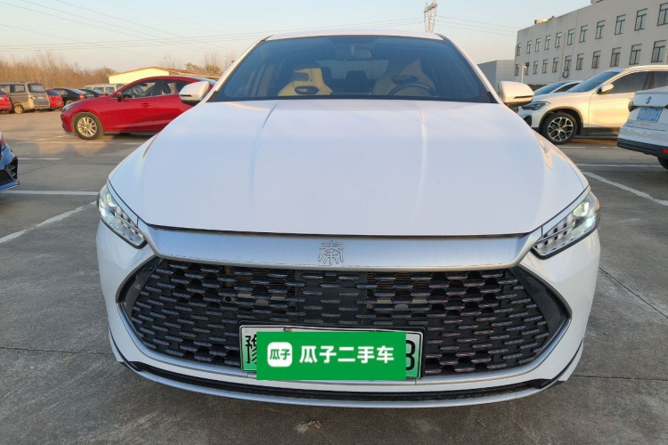 比亚迪 秦PLUS 2024款 荣耀版 DM-i 55KM领先型车身外观2