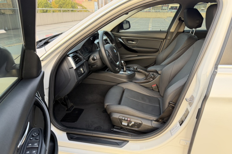 宝马3系 2018款 320Li 时尚型局部细节19