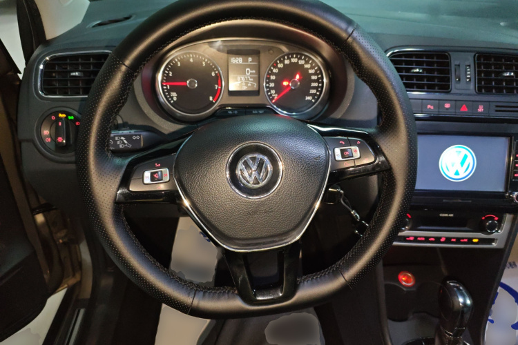 大众 2016款 1.6L Cross Polo 自动中控内饰13