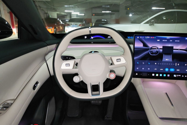 小米汽车 小米YU7 2025款 超长续航高性能四驱Max版中控内饰13